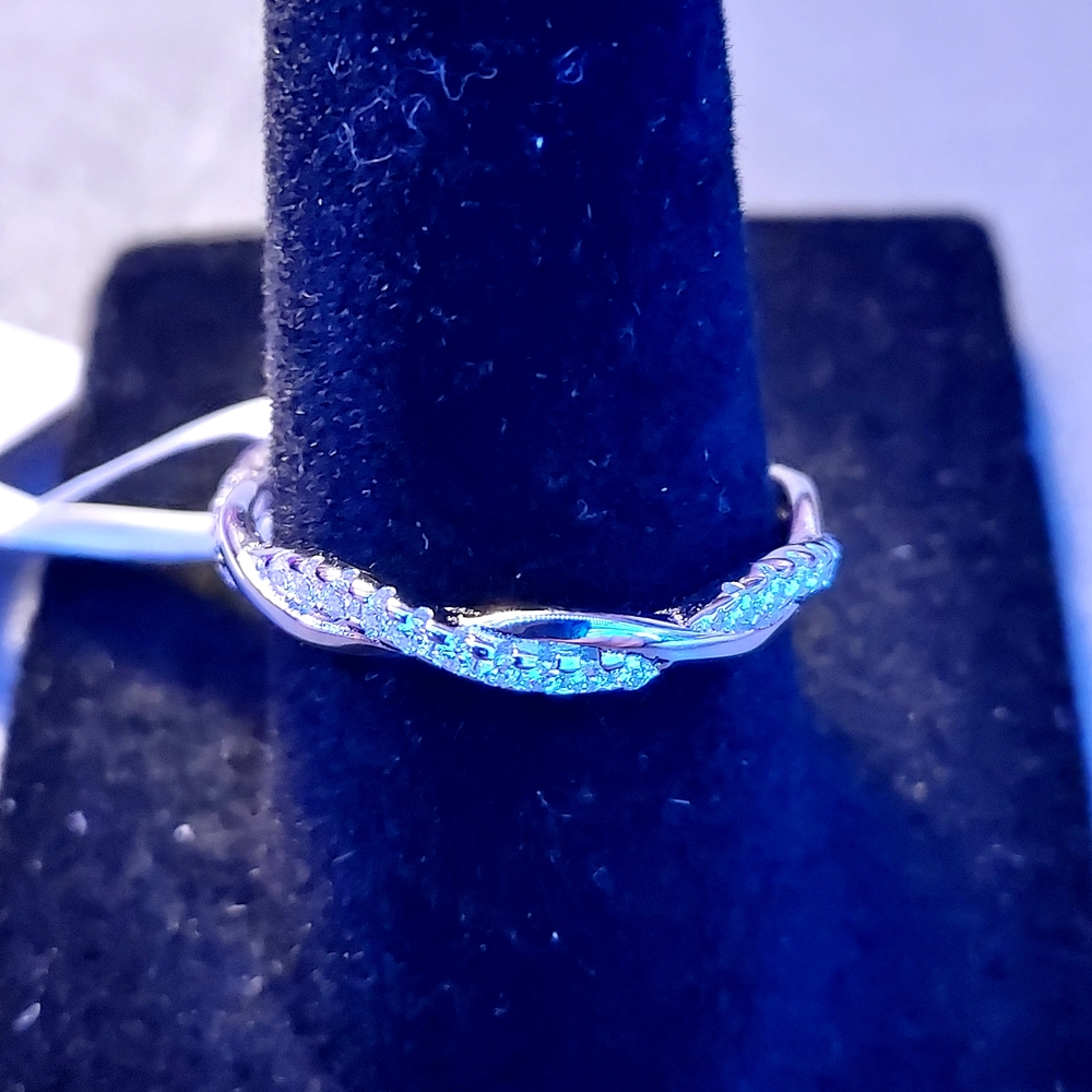 Moissanite Elegant Silver Twisted Women's Ring Sz 7.5 #44